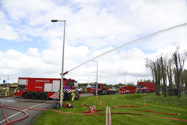 2017/83/20170422-14u09 GB 053 Zeer grote brand Westhavenweg ASD.jpg